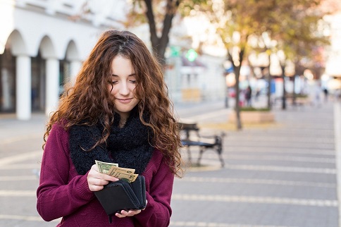 Gen Z girl getting ready to spend some money